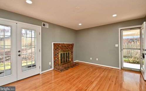 6153 Roxbury Ave, Springfield VA  22152-1625 exterior