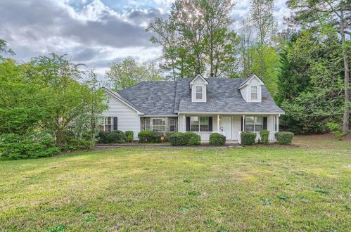 215 Woodland Ridge Cir, Porterdale, GA 30016-6801