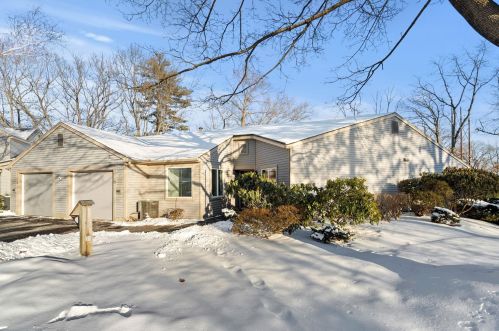 33 Walden Pond Dr, Nashua, NH 03064-2877