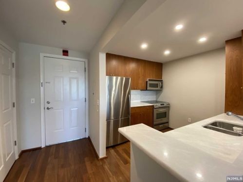 3108 City Pl, Edgewater NJ  07020-3148 exterior