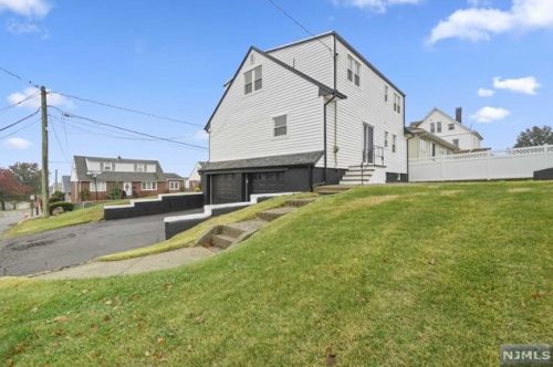 2 6th St, Wood-Ridge NJ  07075-2118 exterior