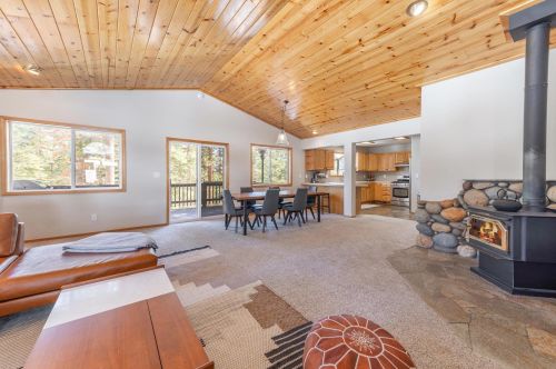 10655 Snowshoe Cir, Truckee CA  96161-2007 exterior