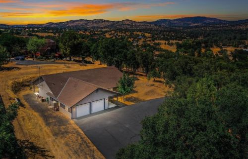 1349 Papoose Dr, Copperopolis, CA 95228-9530