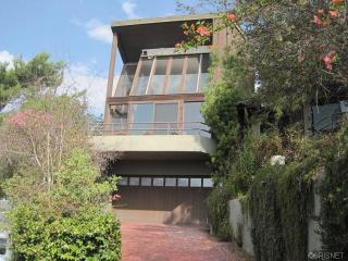 5682 Spreading Oak Dr, Los Angeles, CA 90068-2555