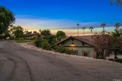 1522 Heather Ln, Riverside, CA 92504-5517