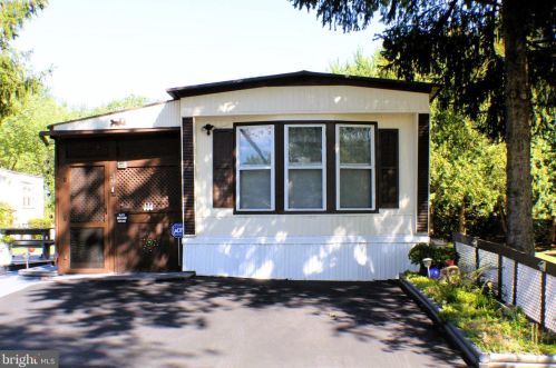 39 Creekside Ln, Carlisle, PA 17015-7865