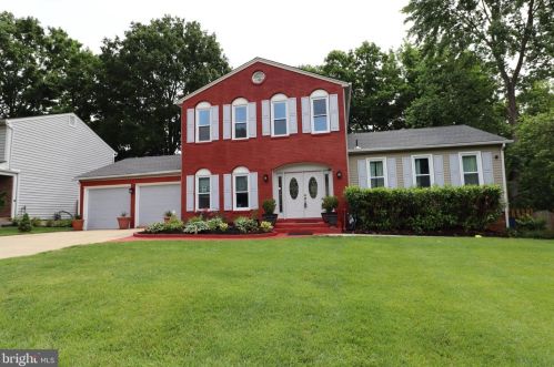 8005 Lake Pleasant Dr, Springfield VA  22153-3005 exterior