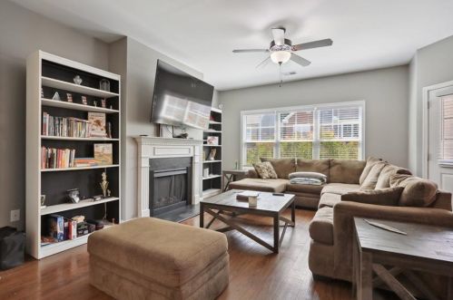 1811 Laurel Green Way, Atlanta GA  30344-8215 exterior