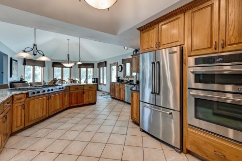 8300 County Line Rd, Willowbrook IL  60527-5719 exterior