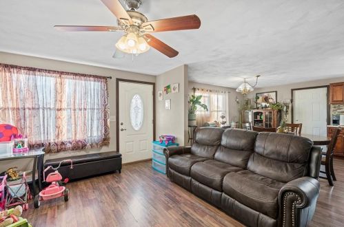 73 Chaucer St, Providence, RI 02908-5147
