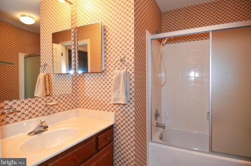 7833 Painted Daisy Dr, Springfield VA  22152-3850 exterior