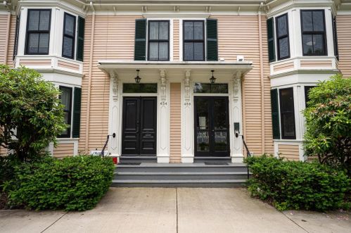 456 Lincoln Ave, Portsmouth, NH 03801-5123