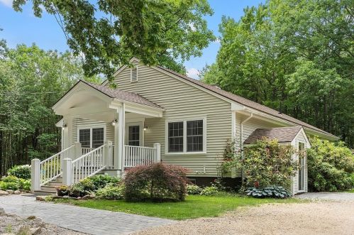 916 Borough Rd, Allenstown, NH 03275-3838