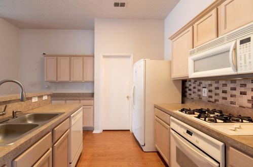 4901 Palm Ridge Dr, Fort Worth TX  76133-8320 exterior