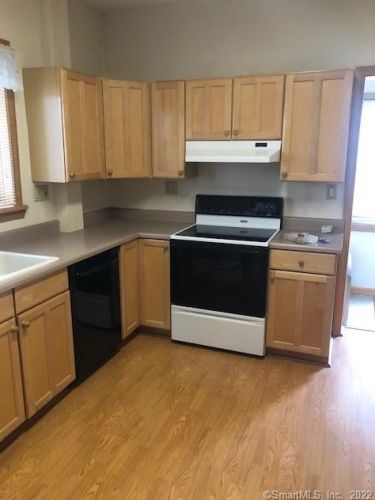 15 Elm St, Huntington CT  06484-3008 exterior