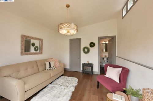 220 Stoakes Ave, San Leandro CA 94577-1734 exterior