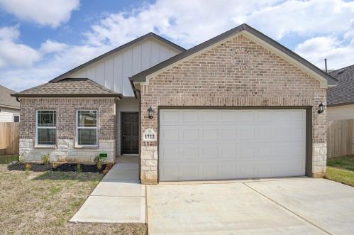 1722 Cindy Ln, Conroe TX  77304-3158 exterior