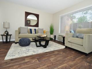 333 Emerald Dr, Vista CA  92083-2109 exterior