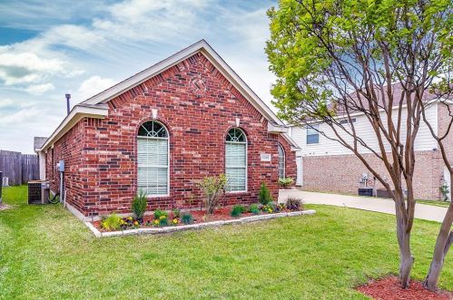 5505 Meadow Valley Dr, Fort Worth, TX 76123-2844