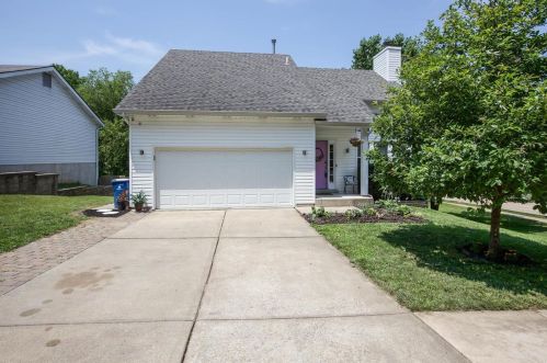 3 Lansing Ave, Hazelwood, MO 63043-2656