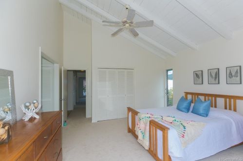 1069 Kaumoku St, Honolulu HI  96825-1307 exterior