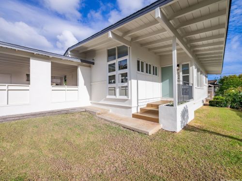 1346 Nehoa St, Honolulu HI  96822-3074 exterior