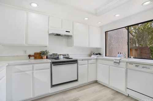 5215 Thorn Tree Ln, Irvine CA  92612-2346 exterior