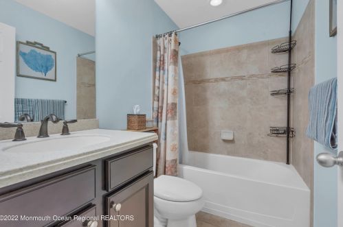 333 Princeton Ct, Tinton Falls NJ  07702-4058 exterior