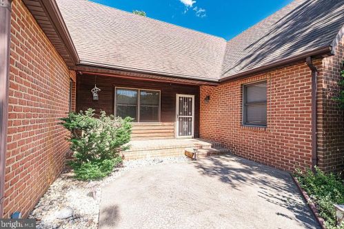 32 Hidden Valley Cv, Shepherdstown, WV 25443-4564