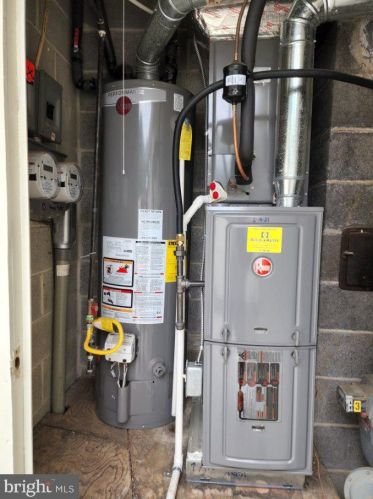 50 Valleybrook Dr, Lancaster PA  17601-4612 exterior