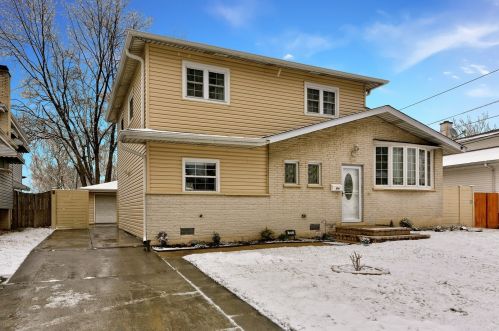 570 Waikiki Dr, Des Plaines, IL 60016-7544
