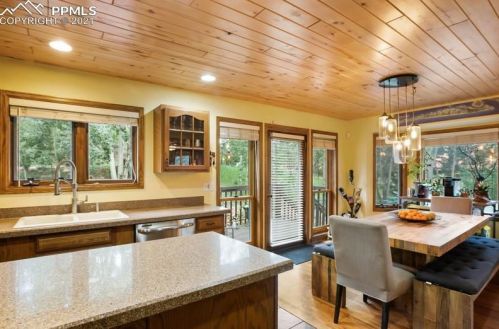 1070 Kings Crown Rd, Woodland Park CO 80863-7732 exterior