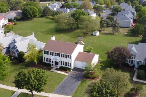1521 Camden Dr, Gurnee, IL 60031-4082