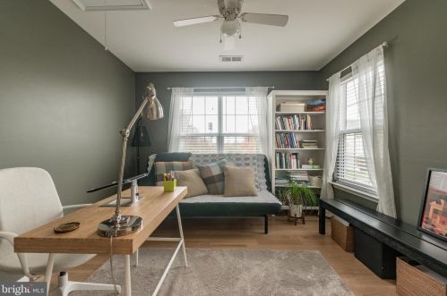 228 Lord Fairfax St, Charles Town WV  25414-2607 exterior