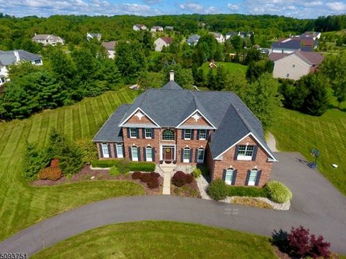 7 Fieldview Dr, Sparta, NJ 07871-2744