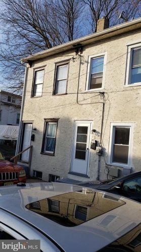 3 Hudson Ct, Trenton, NJ 08611-1617