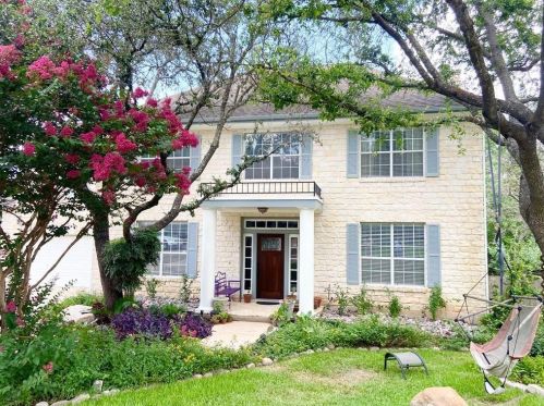1613 Chesterwood Cv, Austin TX  78746-7322 exterior