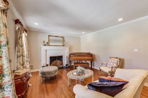 2125 Fir St, Glenview, IL 60025-2814
