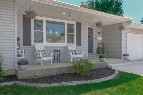 326 Plymouth Ct, Sycamore IL  60178-1510 exterior