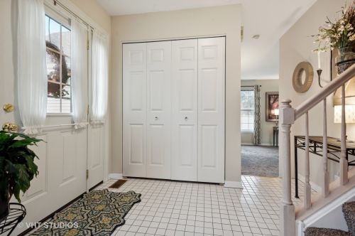 2122 Sanborn Cir, Plainfield, IL 60586-8315