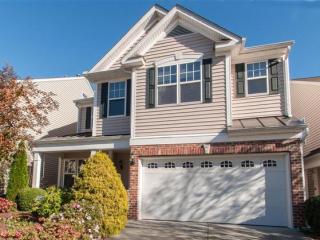 413 Hilltop View St, Cary, NC 27513-1685