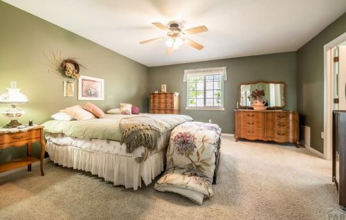 1877 Clifftop Ln, Pueblo CO 81007-3931 exterior