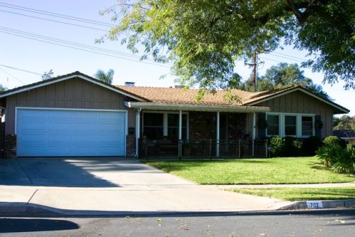 702 Nottingham Dr, Redlands, CA 92373-5769