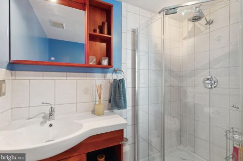 812 12 St, Philadelphia PA 19147-2624 exterior