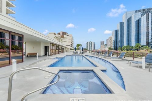 725 Kapiolani Blvd, Honolulu HI  96813-5247 exterior