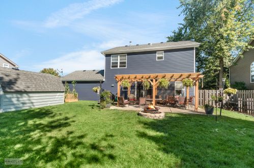 326 Barnaby Dr, Oswego, IL 60543-8405