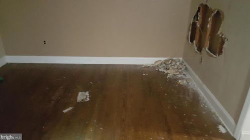 612 Silver Ct, Trenton NJ 08690-3519 exterior