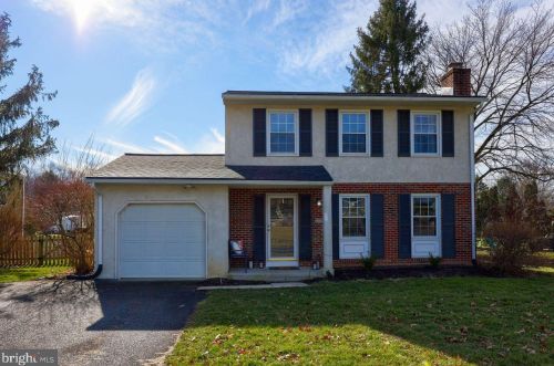 3236 Randy Rd, Lancaster PA  17601-1408 exterior