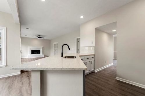 340 Falcon Creek Dr, Suwanee GA  30024-2598 exterior