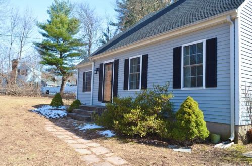 77 Reservoir Rd, Kensington, CT 06037-2809